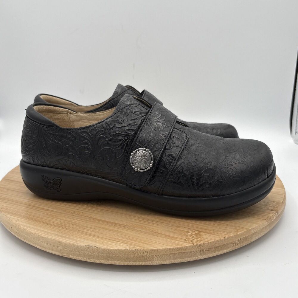Alegria Joleen Comfort Clogs Women’s 9.5 Black Tar Tooled Leather Professional